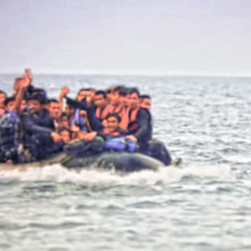 Migrants arrive to Europe on lifeboat