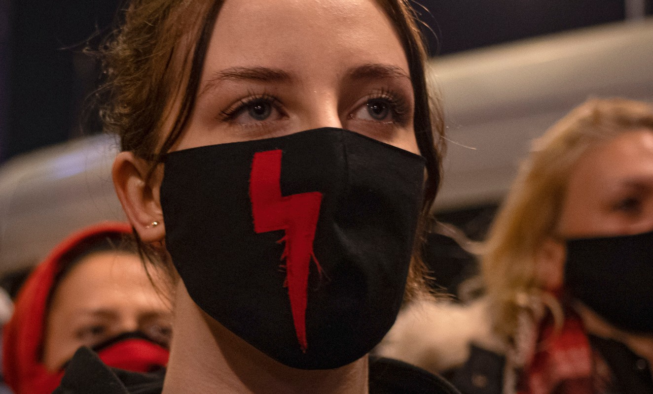 Poland-bolt-Women's-strike