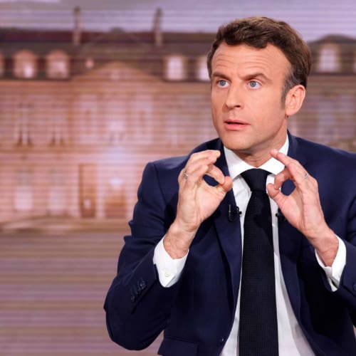 Emmanuel Macron, Facebook, anonymity
