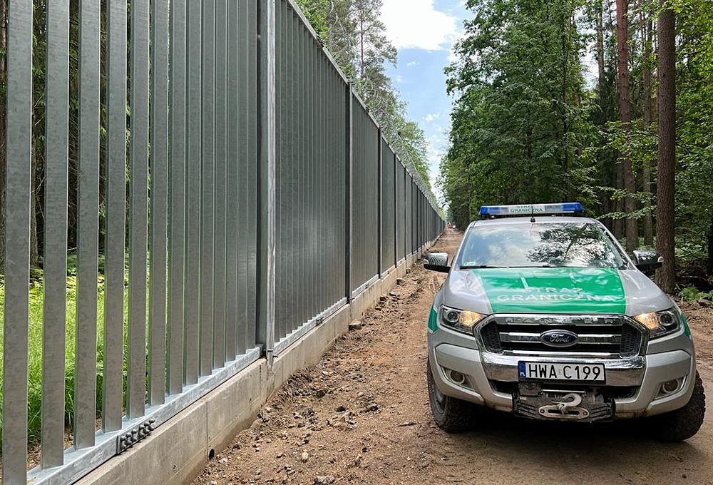 The steel wall on Polish-Belarusian border is built, the construction of electronic barrier started
