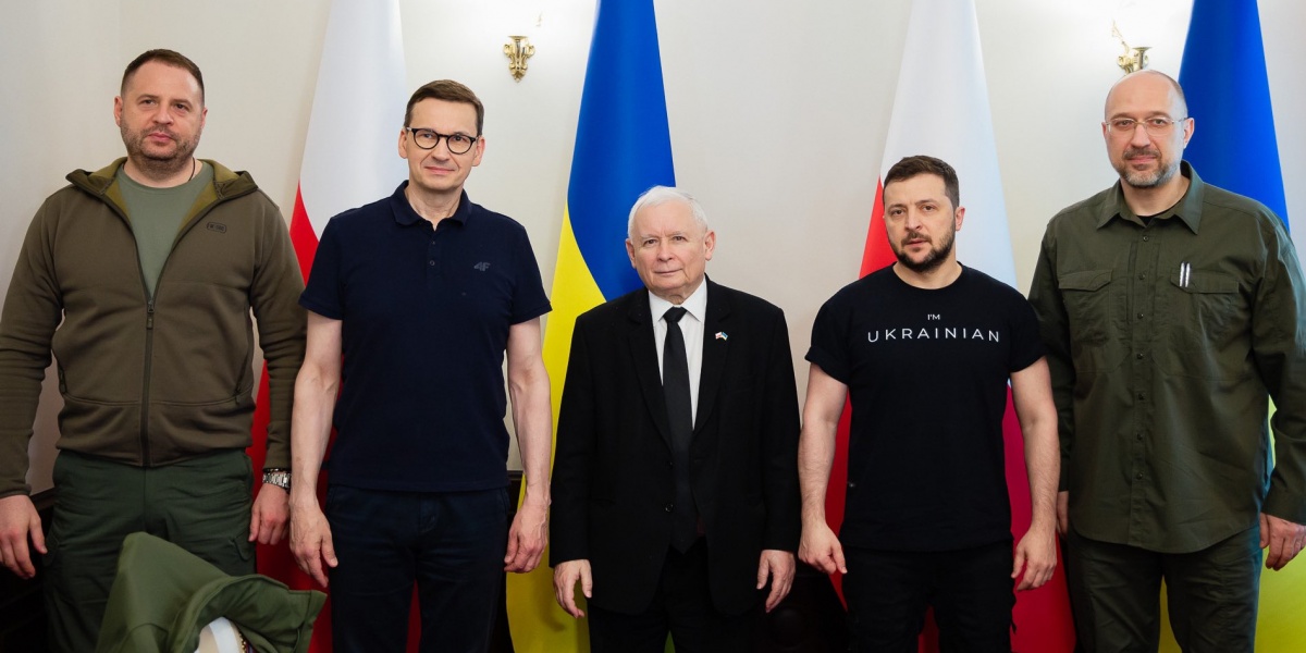 Polish PM Mateusz Morawiecki (second L), LAw and Justice (PiS) leader Jarosław Kaczyński (C) and President of Ukraine Volodymyr Zelensky (second R) in Kyiv.