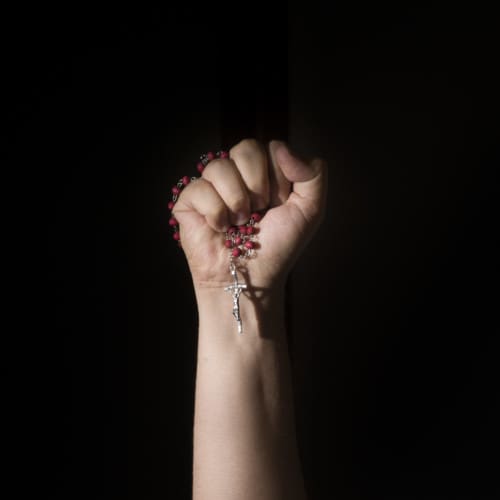 “The Atlantic” calls rosary beads „extremist”