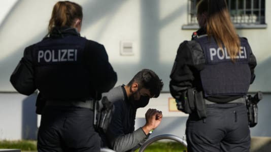 germany, migrants, police