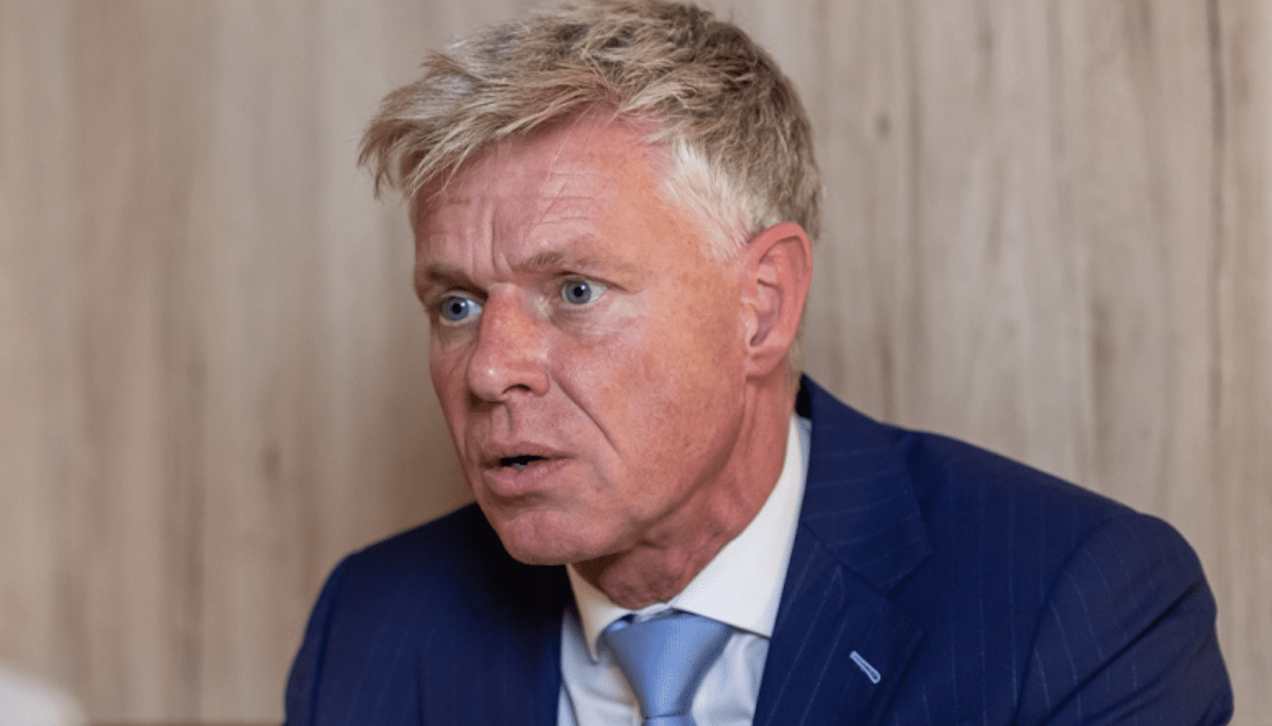 Enteignungsplänen der Regierung: Bauernfamilien „weinen jeden Tag am Küchentisch“ und einige haben Selbstmord begangen, warnt der niederländische Europaabgeordnete Robert Roos