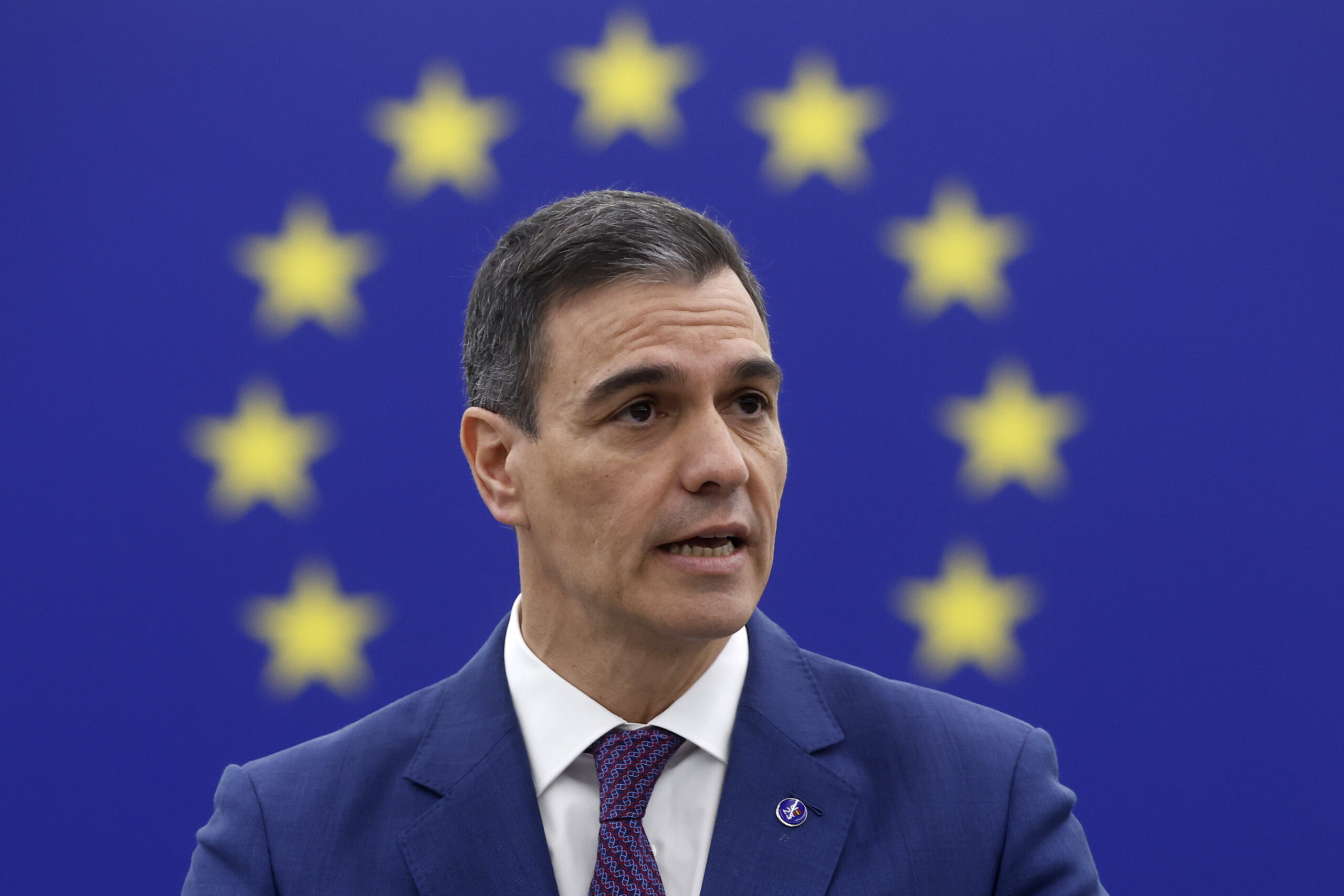 As Zelensky heads to DC, Spanish PM pledges €1 billion in military aid, says Ukraine must be part of EU