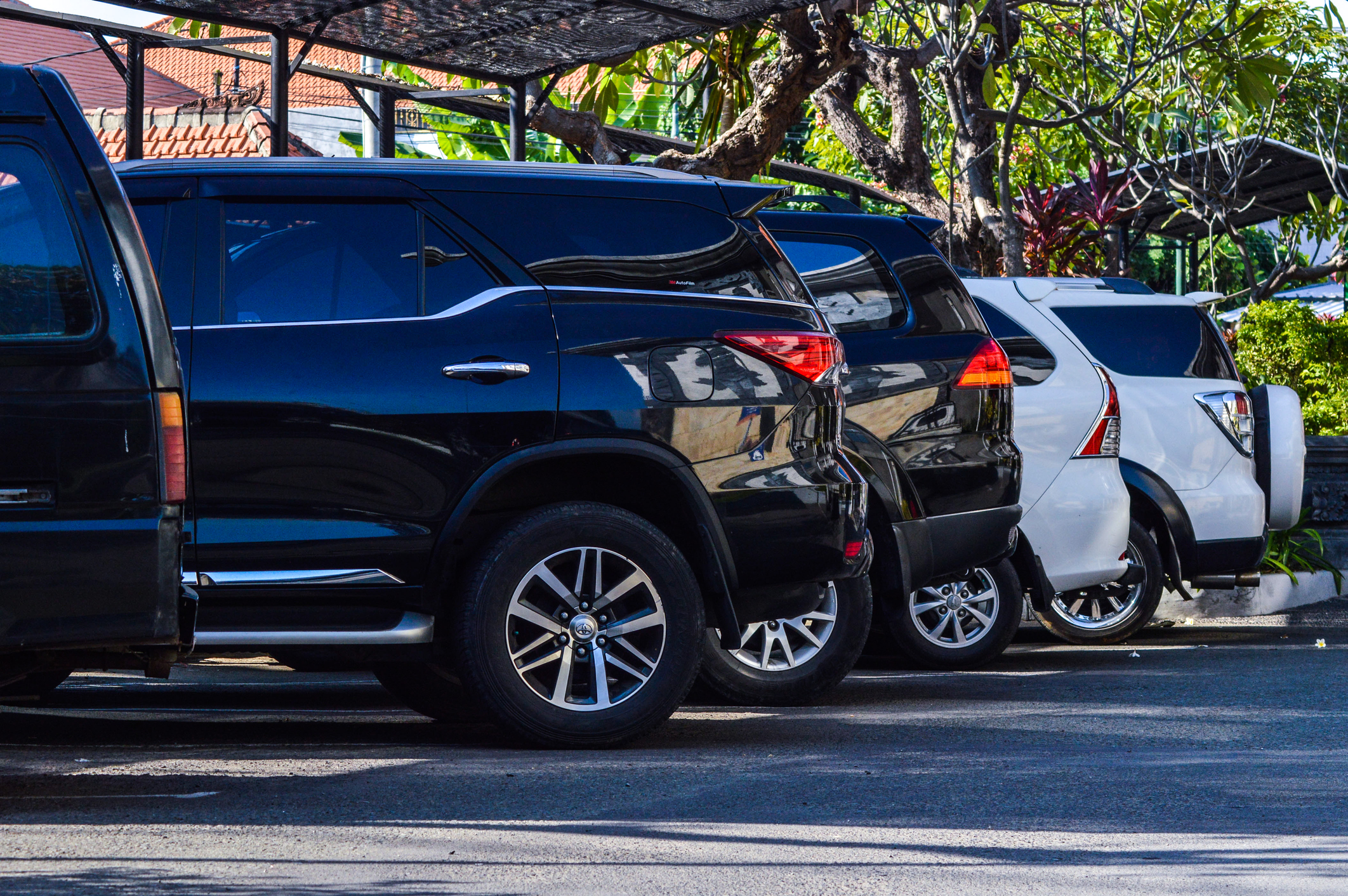 Report: With more large, gas-powered SUVs on European roads, EU needs to rethink tax incentives