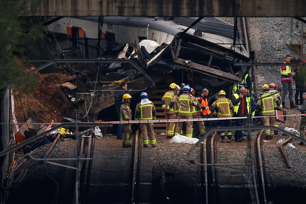 ‘Corruption kills’ – 2nd train crash in 2 days has Spanish opposition calling out government ‘mafia’ for negligence