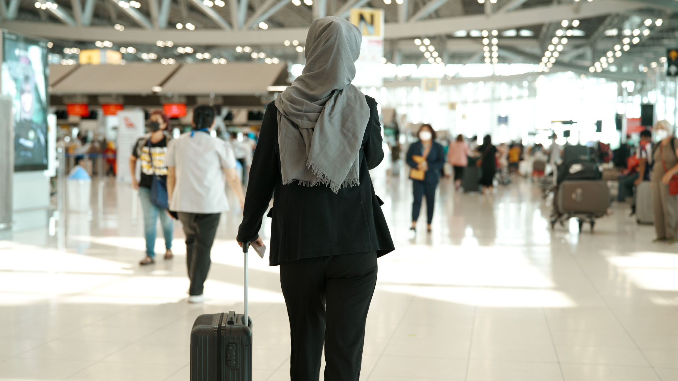 Austria: Turkish woman suspected of €150,000 health fraud after claiming serious illness, only to be found ‘walking normally’ at Vienna Airport after vacation