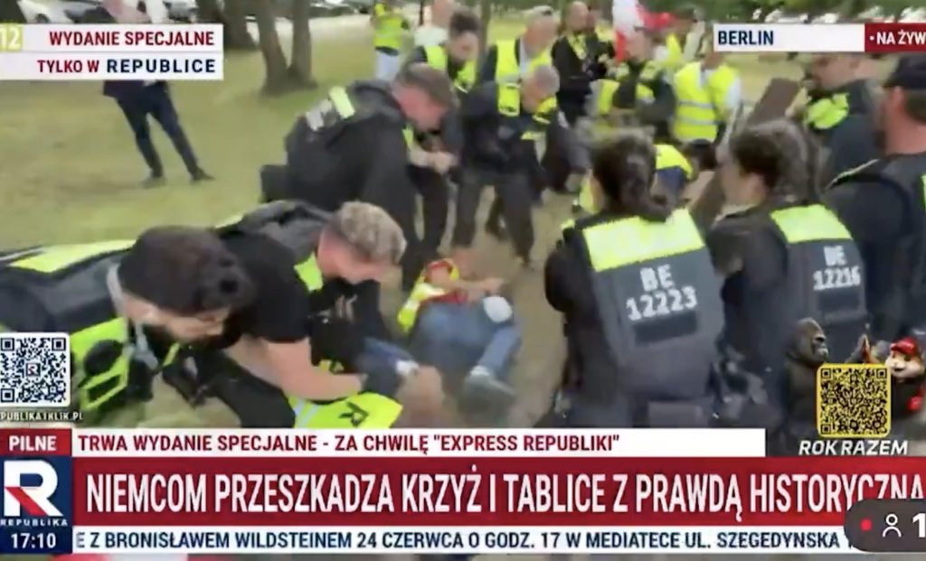 After German police beat Poles in Berlin, Polish FM Sikorski mockingly wishes injured Pole ‘Happy Holidays’