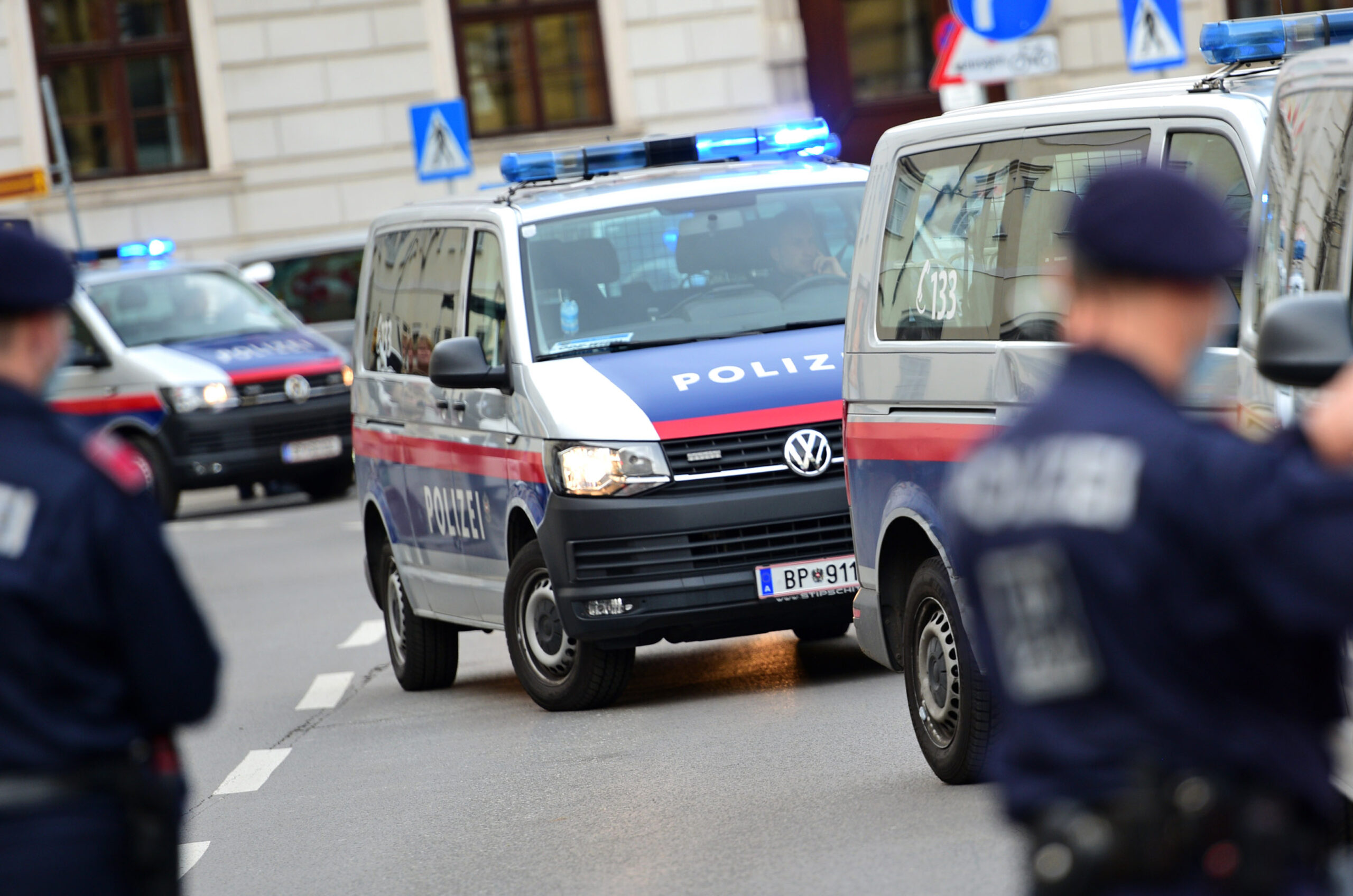 Austria: 12-year-old Syrian stabs 3 teens over ‘honor’ dispute, released without charges